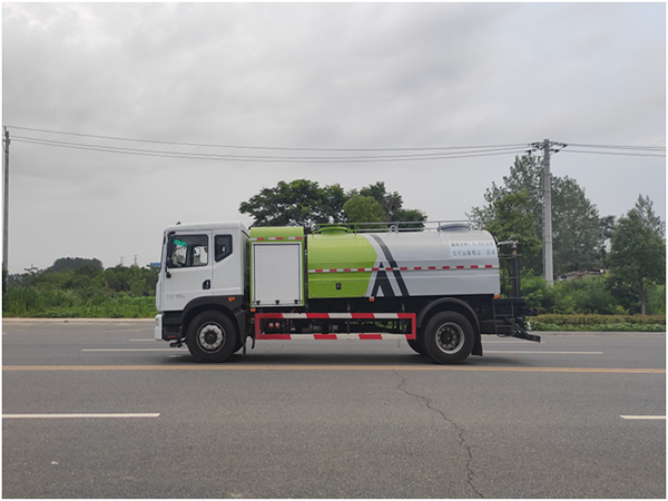 CL5181GSSBEV东风10方纯电动洒水车