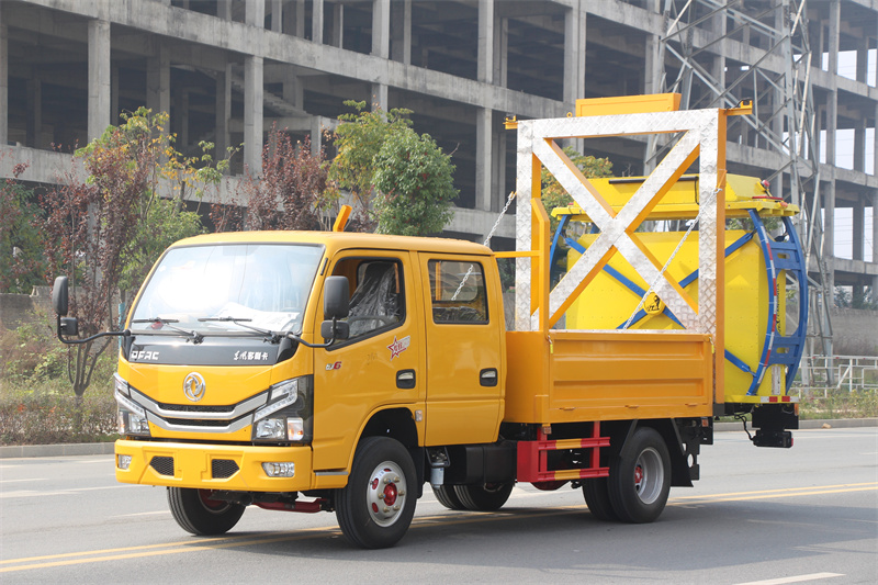 东风小多利卡D6双排座防撞缓冲车